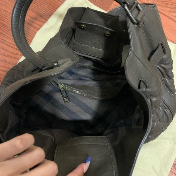 Burberry Quilted Lambskin Hobo Easton Olive Shoulder Bag - Picture 5 of 12